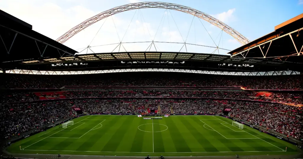 hotels near wembley stadium london with parking